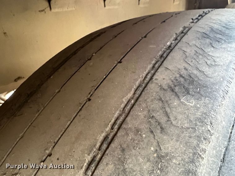 image for item ID9415 1989 Guthrie  livestock trailer