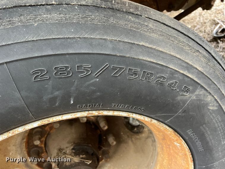 image for item ID9415 1989 Guthrie  livestock trailer