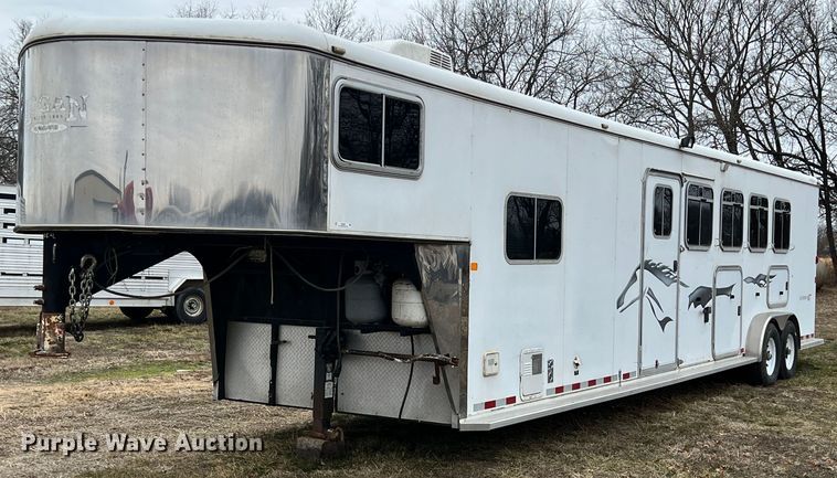 image for item ID9488 2005 Logan Coach  livestock trailer