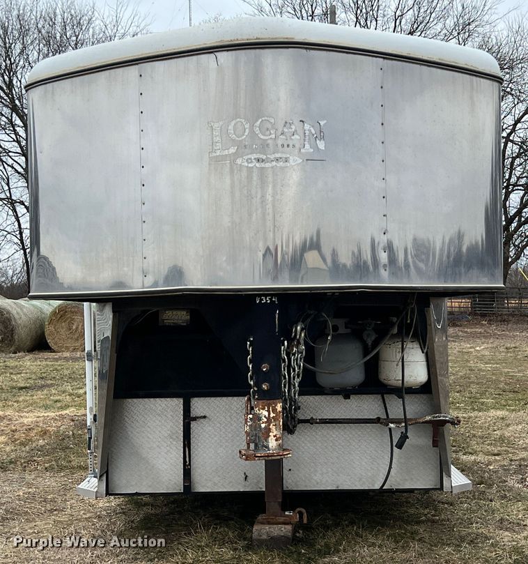 image for item ID9488 2005 Logan Coach  livestock trailer