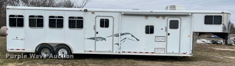 image for item ID9488 2005 Logan Coach  livestock trailer