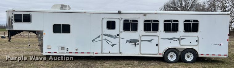 image for item ID9488 2005 Logan Coach  livestock trailer