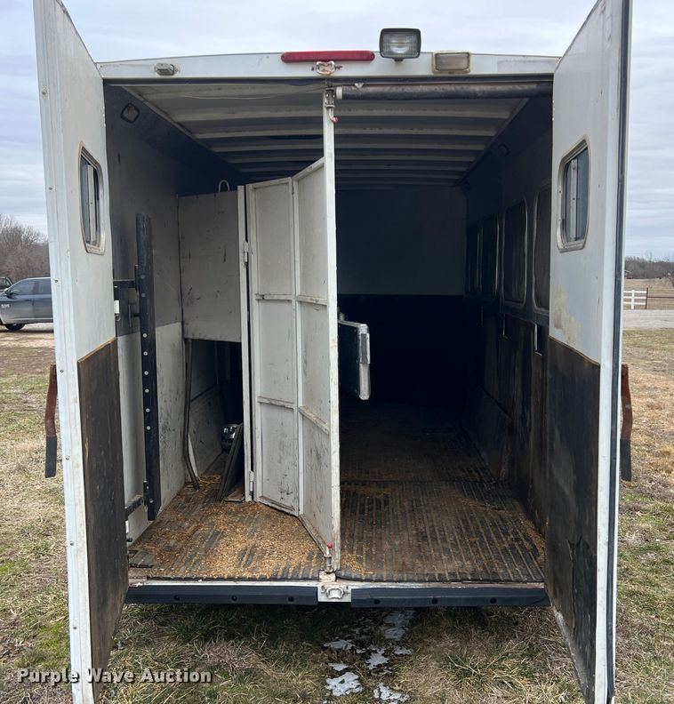image for item ID9488 2005 Logan Coach  livestock trailer