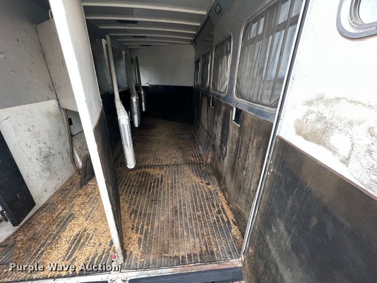 image for item ID9488 2005 Logan Coach  livestock trailer