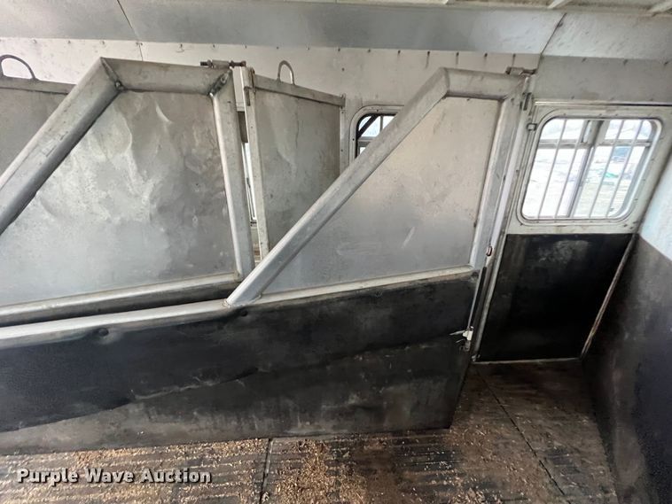 image for item ID9488 2005 Logan Coach  livestock trailer