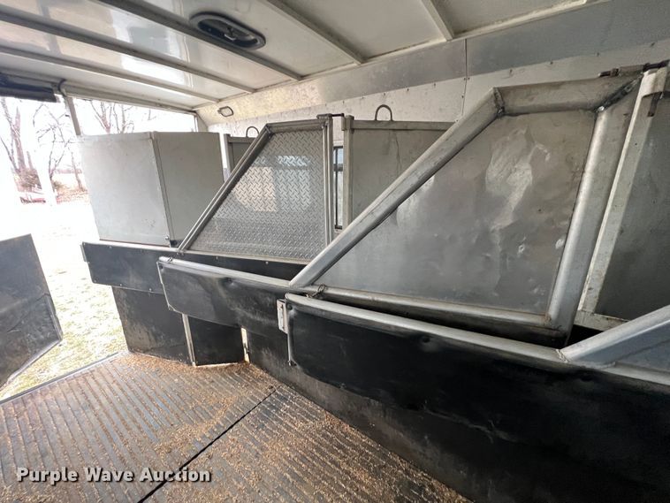 image for item ID9488 2005 Logan Coach  livestock trailer