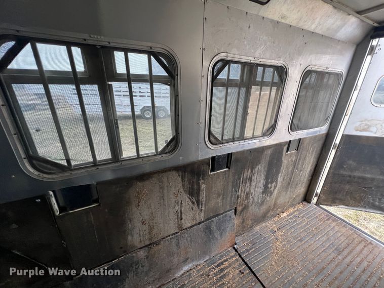 image for item ID9488 2005 Logan Coach  livestock trailer