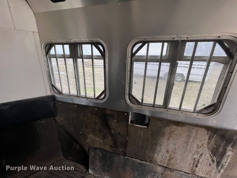 image for item ID9488 2005 Logan Coach  livestock trailer