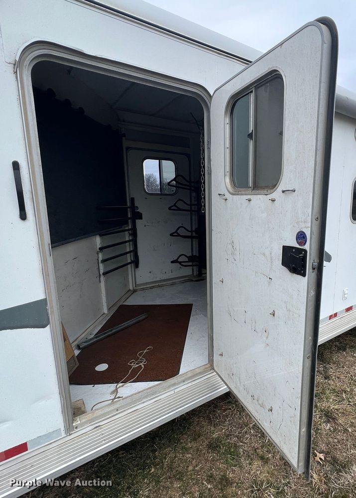 image for item ID9488 2005 Logan Coach  livestock trailer