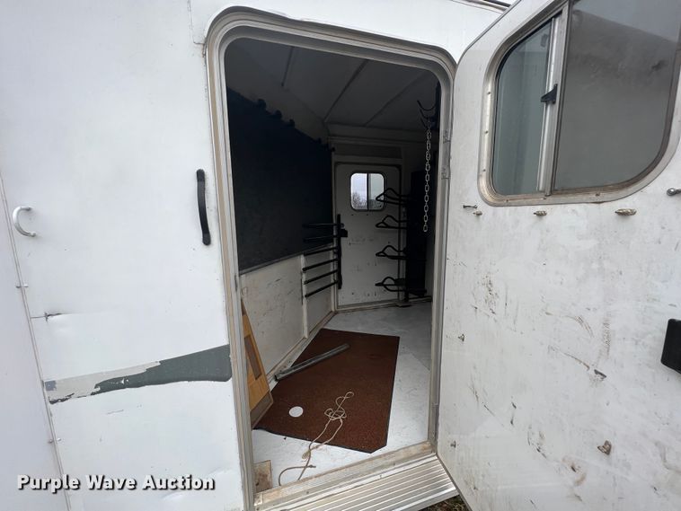 image for item ID9488 2005 Logan Coach  livestock trailer