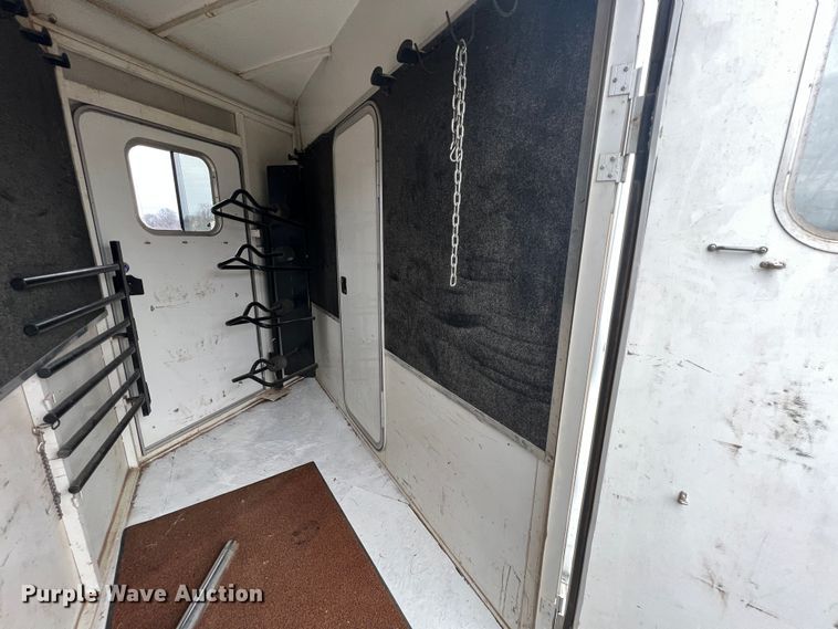 image for item ID9488 2005 Logan Coach  livestock trailer