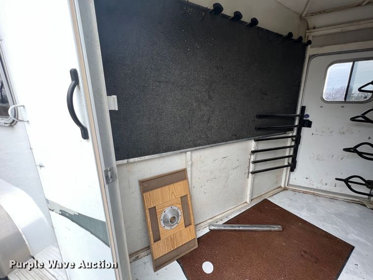 image for item ID9488 2005 Logan Coach  livestock trailer