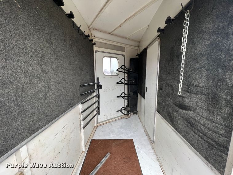 image for item ID9488 2005 Logan Coach  livestock trailer