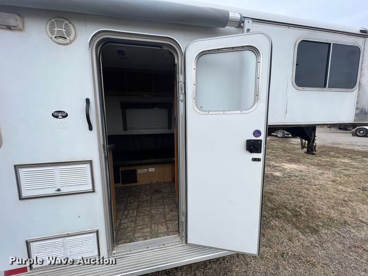 image for item ID9488 2005 Logan Coach  livestock trailer