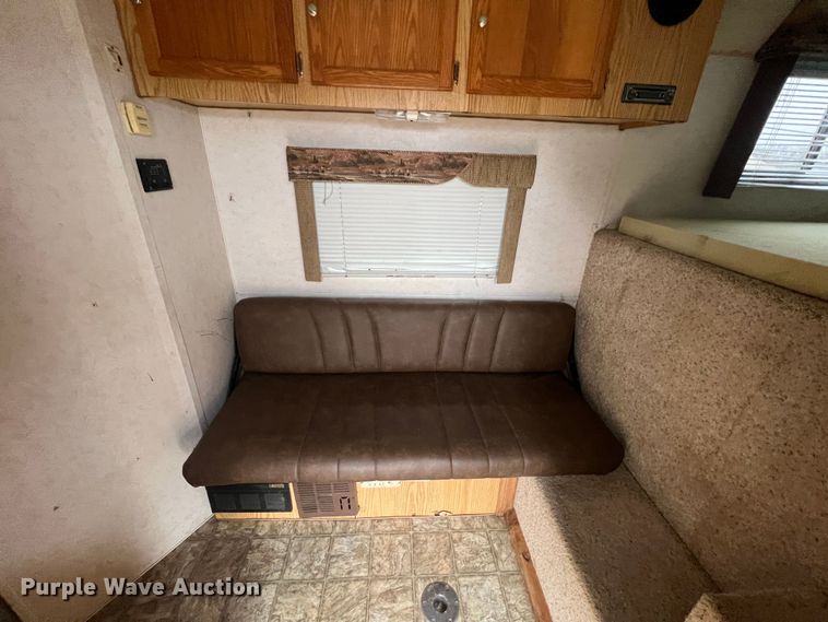 image for item ID9488 2005 Logan Coach  livestock trailer