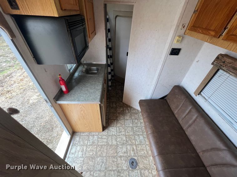 image for item ID9488 2005 Logan Coach  livestock trailer