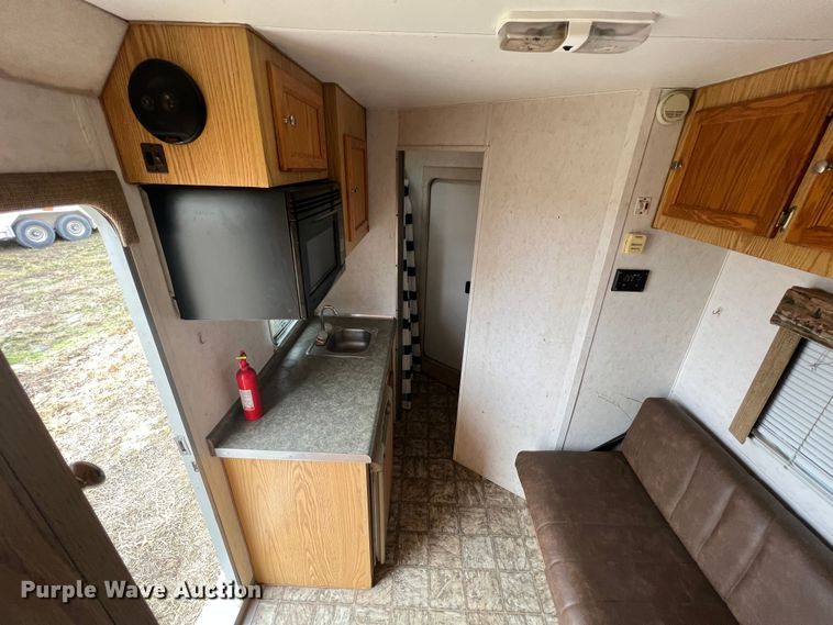 image for item ID9488 2005 Logan Coach  livestock trailer