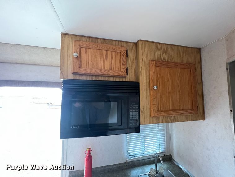 image for item ID9488 2005 Logan Coach  livestock trailer