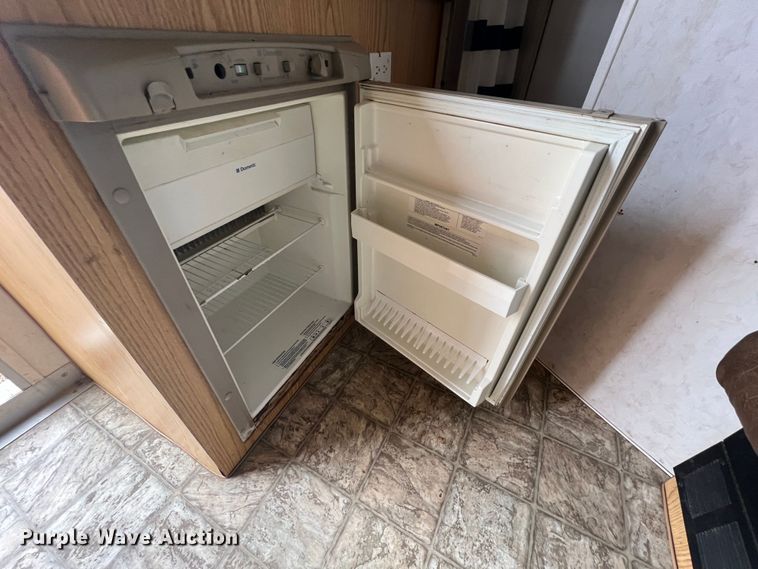 image for item ID9488 2005 Logan Coach  livestock trailer