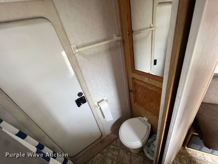 image for item ID9488 2005 Logan Coach  livestock trailer