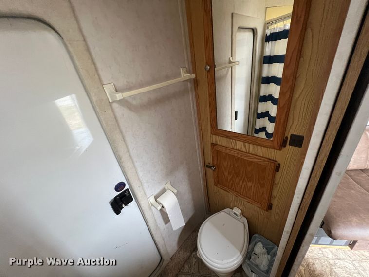 image for item ID9488 2005 Logan Coach  livestock trailer