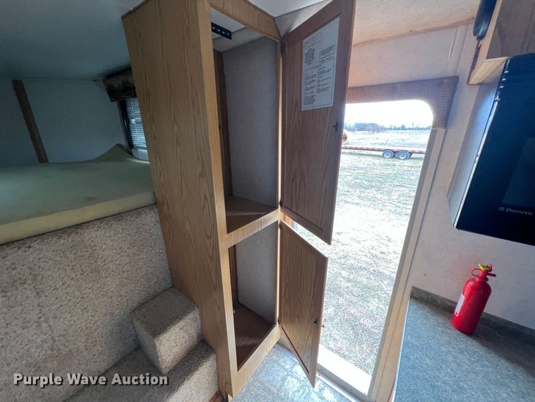 image for item ID9488 2005 Logan Coach  livestock trailer