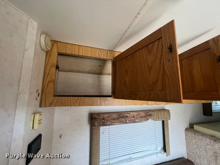 image for item ID9488 2005 Logan Coach  livestock trailer