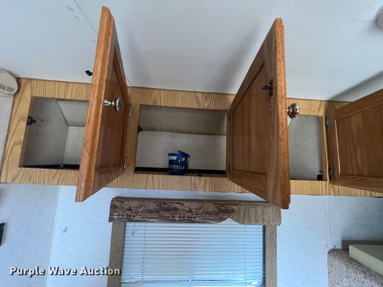 image for item ID9488 2005 Logan Coach  livestock trailer