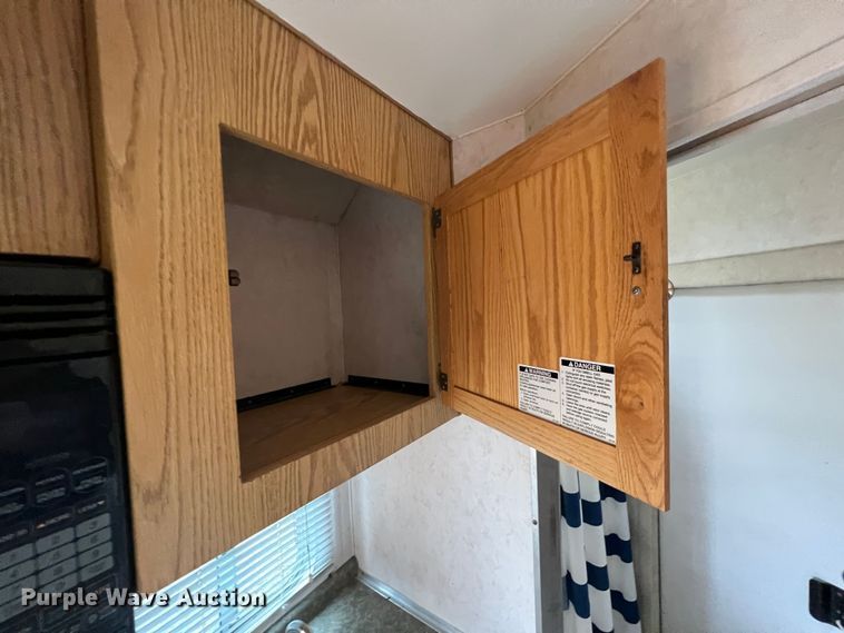 image for item ID9488 2005 Logan Coach  livestock trailer