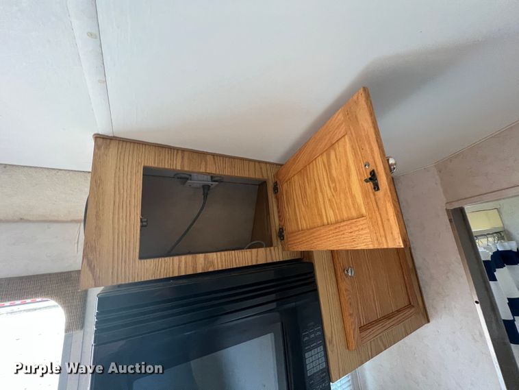 image for item ID9488 2005 Logan Coach  livestock trailer