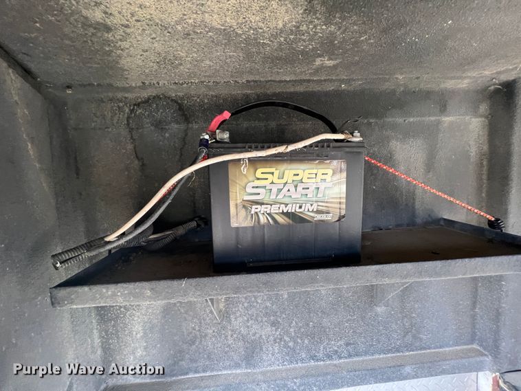 image for item ID9488 2005 Logan Coach  livestock trailer