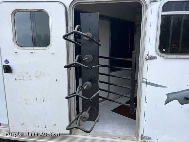 image for item ID9488 2005 Logan Coach  livestock trailer