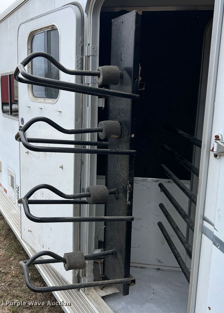 image for item ID9488 2005 Logan Coach  livestock trailer