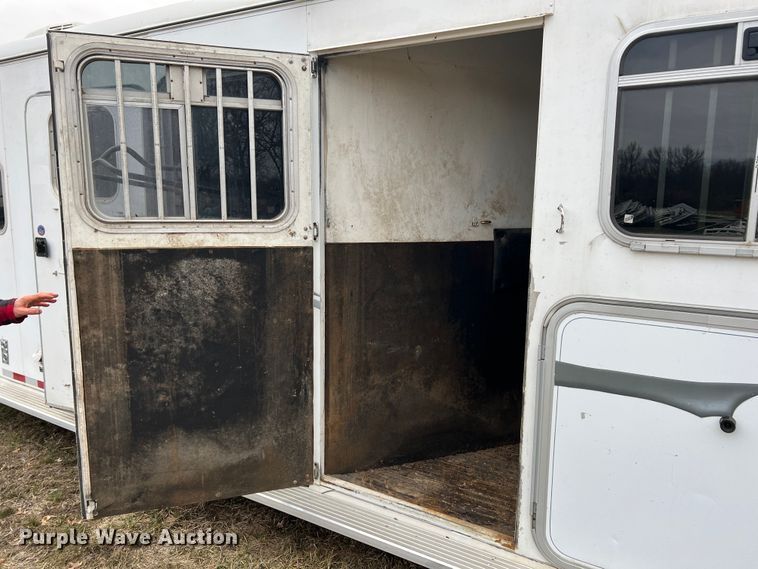 image for item ID9488 2005 Logan Coach  livestock trailer