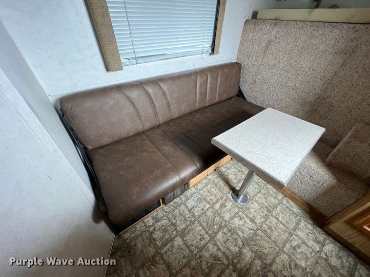 image for item ID9488 2005 Logan Coach  livestock trailer