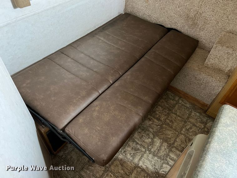 image for item ID9488 2005 Logan Coach  livestock trailer