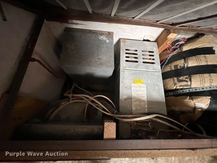 image for item ID9488 2005 Logan Coach  livestock trailer