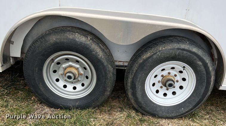 image for item ID9488 2005 Logan Coach  livestock trailer