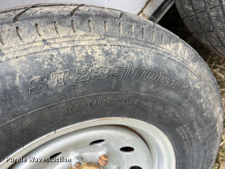 image for item ID9488 2005 Logan Coach  livestock trailer