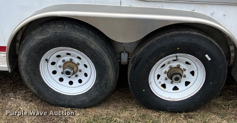 image for item ID9488 2005 Logan Coach  livestock trailer