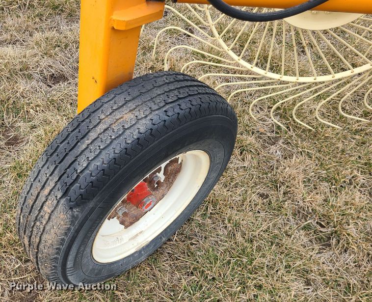 image for item JG9478 2006 Enrossi RTVHB  hay rake