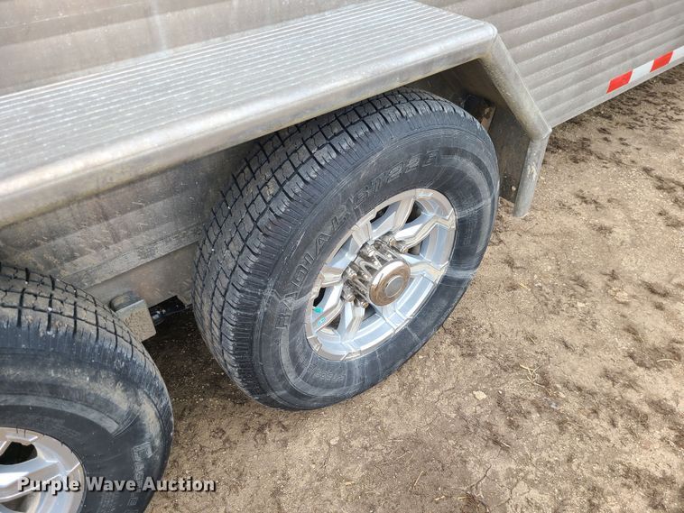 image for item JG9479 2021 Sundowner Rancher Express  livestock trailer