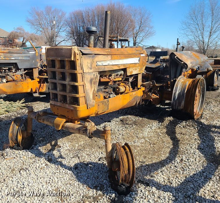 image for item JG9483 1965 Oliver 1850  tractor