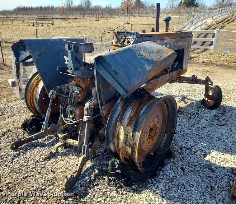 image for item JG9483 1965 Oliver 1850  tractor