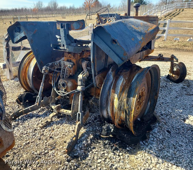 image for item JG9483 1965 Oliver 1850  tractor