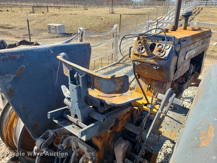 image for item JG9483 1965 Oliver 1850  tractor