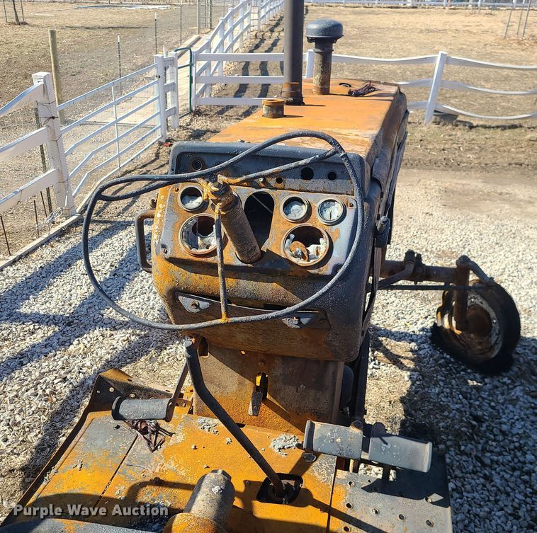 image for item JG9483 1965 Oliver 1850  tractor