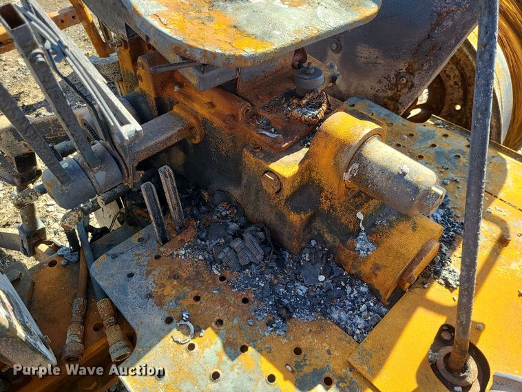 image for item JG9483 1965 Oliver 1850  tractor