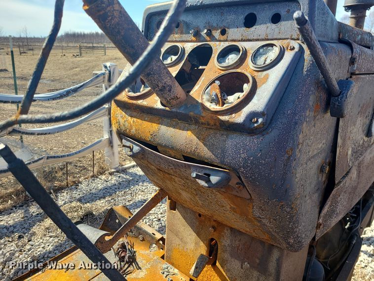 image for item JG9483 1965 Oliver 1850  tractor