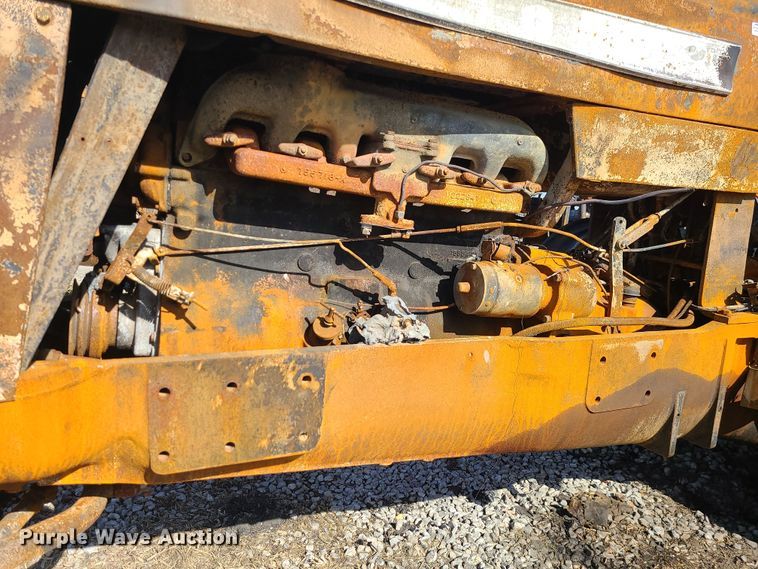 image for item JG9483 1965 Oliver 1850  tractor